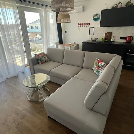 Mechelinki, Wysoki Standard. *